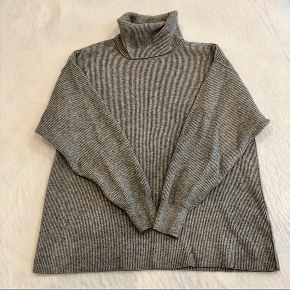 Free People Softly Structured Tunic Sweater in Size XS - Picture 4 of 7